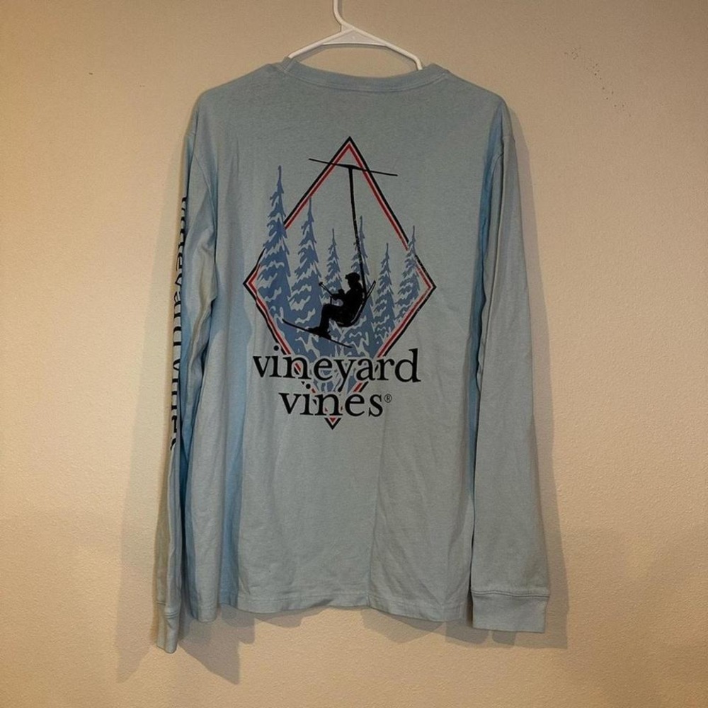 NWT VINEYARD VINES long sleeve light blue 100% cotton T-shirt IN a size medium.